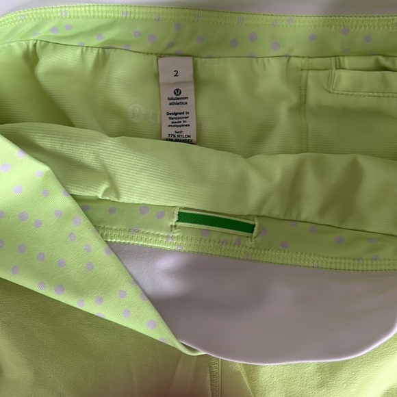 Lululemon Shorts Size 2 - Picture 8 of 12